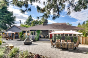 12 Mi to Portland Home with Clackamas River Views